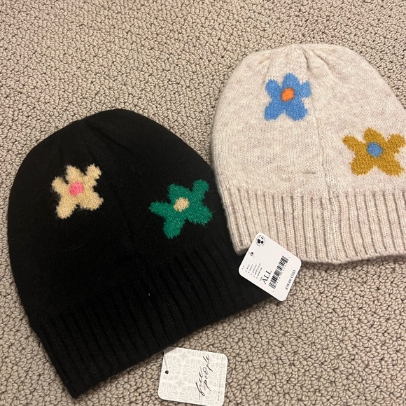 Free people NWT beanie retail $38! So soft!! - Picture 2 of 5
